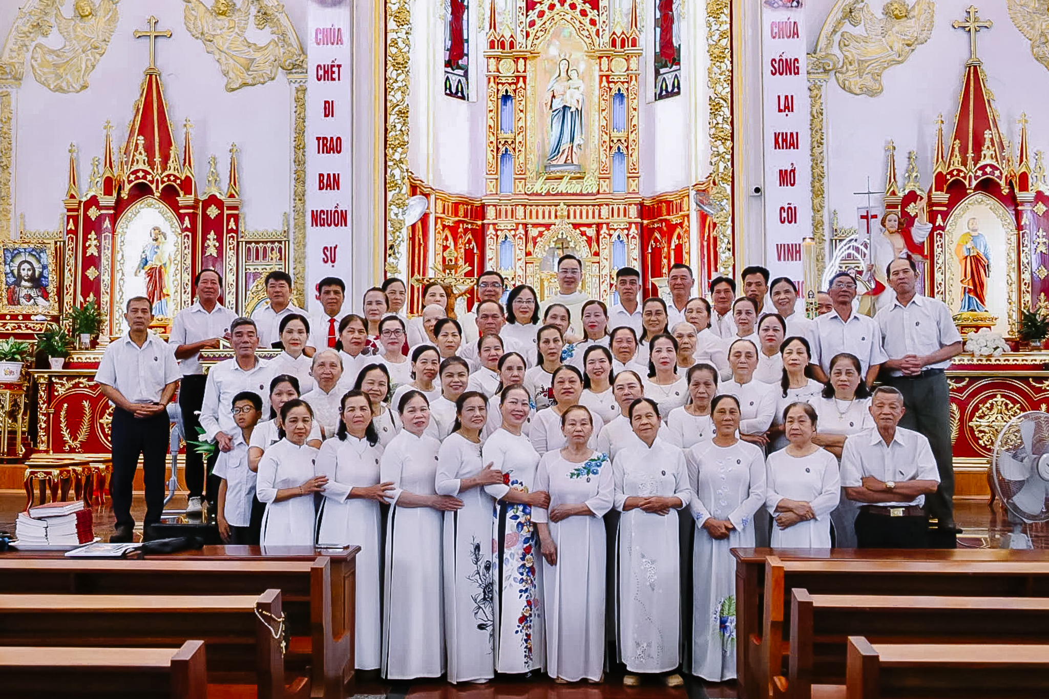 Thánh lễ Tuyên hứa và ra mắt Hội Lòng Chúa Thương Xót giáo xứ Thủy Giang